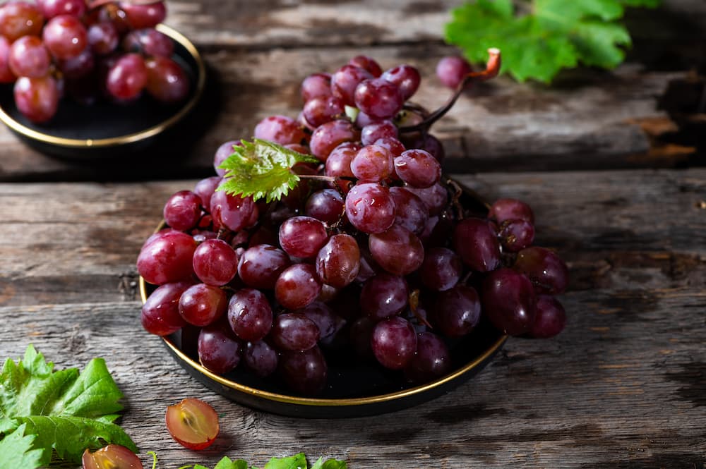 Imagem mostra a uva que é uma fruta da estação de novembro