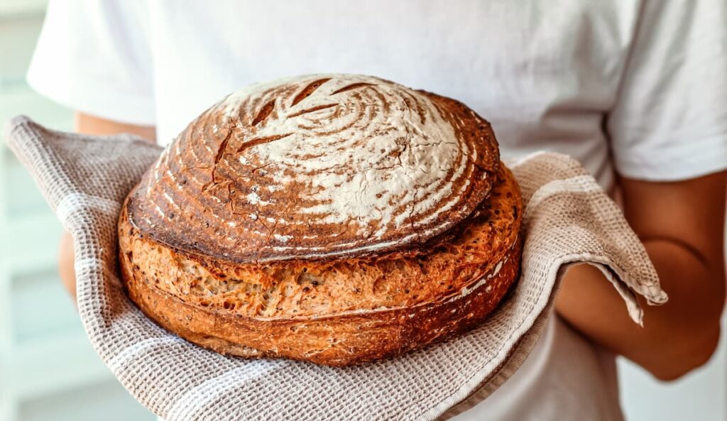 Imagem mostra pão de milho macio e perfeito para qualquer ocasião.