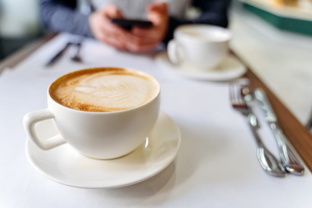 Imagem mostra uma belíssima xícara de café.