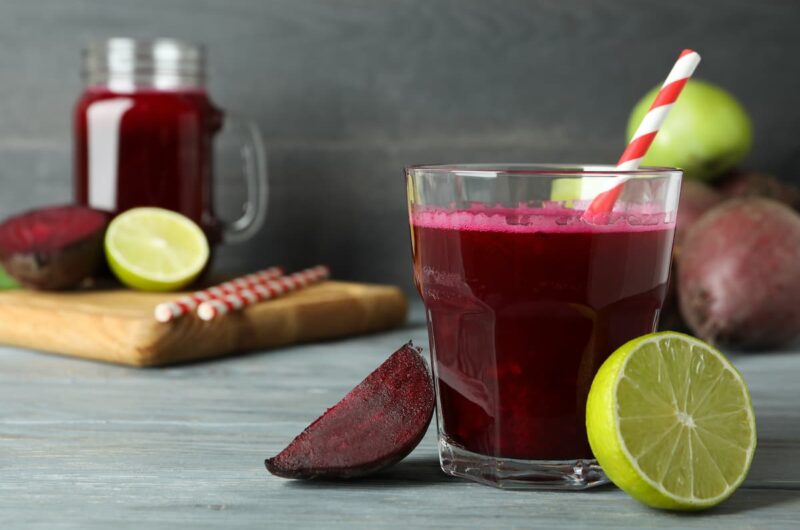 Suco rápido de limão com beterraba