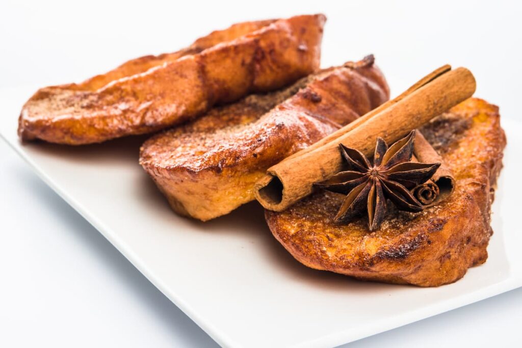 Imagem mostra rabanada, uma das tradicionais sobremesas de Natal.