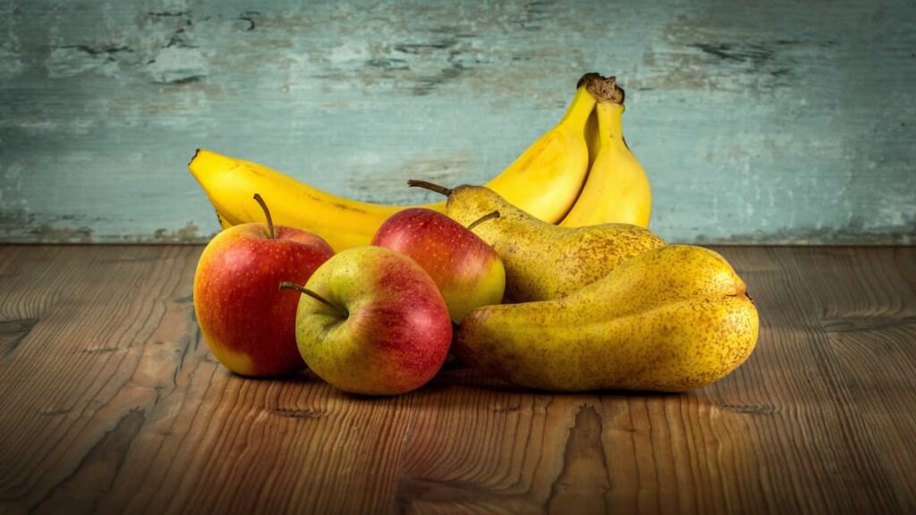 Imagem mostra frutas ricas em fibras.
