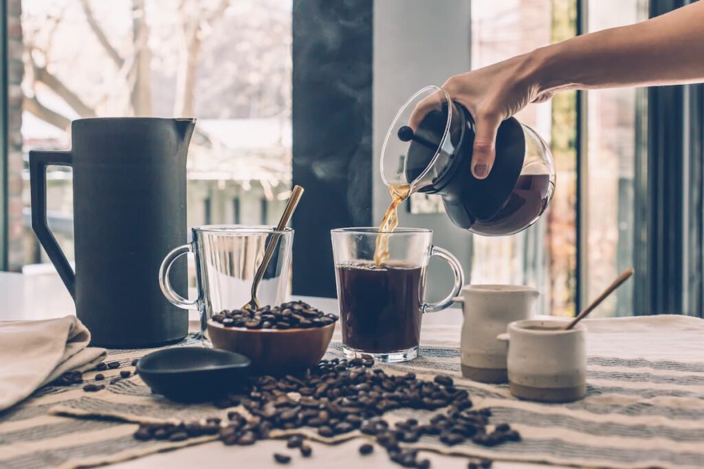 Imagem mostra café, principal fonte de cafeína na alimentação.