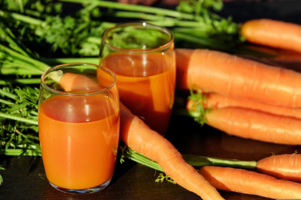 Imagem mostra um delicioso e nutritivo suco natural de laranja.